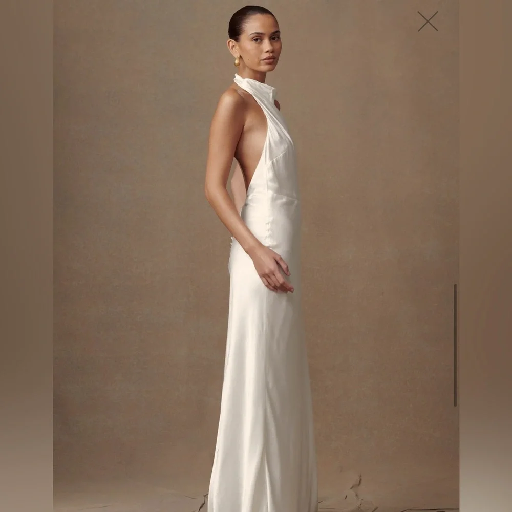 Meshki Elegant Backless White Dress - Picture 2 of 7